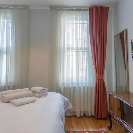 Apartment 5br Haven In Cihangir - Near Istiklal & Taksim Istanbul