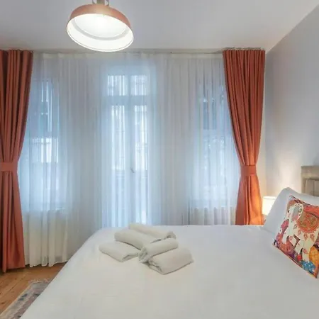 Apartment 5br Haven In Cihangir - Near Istiklal & Taksim