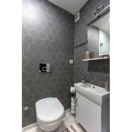 Apartment 5br Haven In Cihangir - Near Istiklal & Taksim