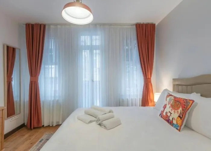 Apartment 5br Haven In Cihangir - Near Istiklal & Taksim