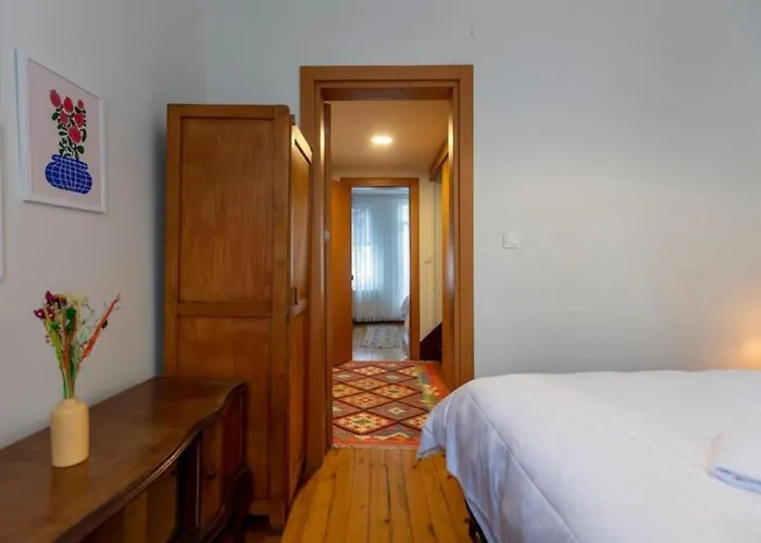 Apartment 5br Haven In Cihangir - Near Istiklal & Taksim *